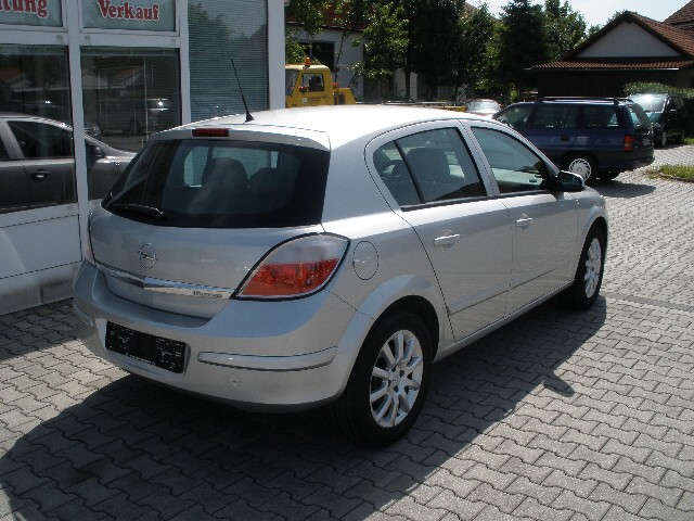 Astra H 1.6 by corsaczek 