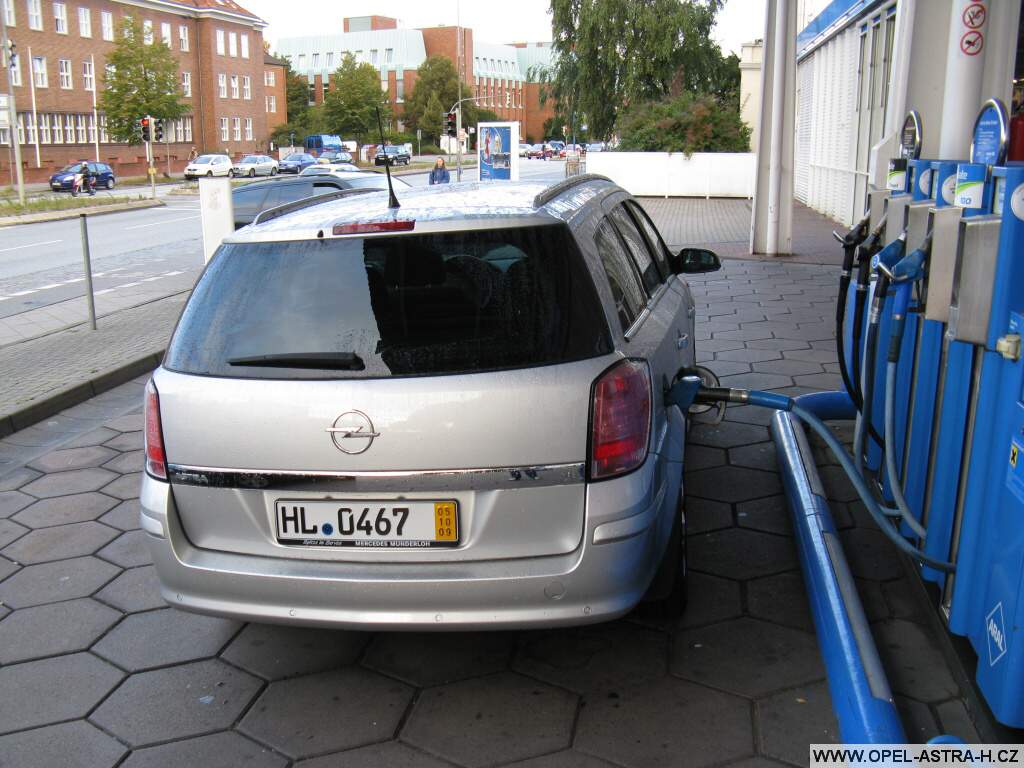 První tankování v Německu po koupi auta