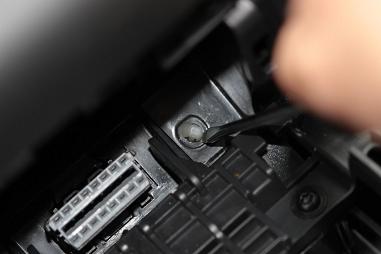Návod na instalaci držáku jednotky MKJ v Opel Zafira B