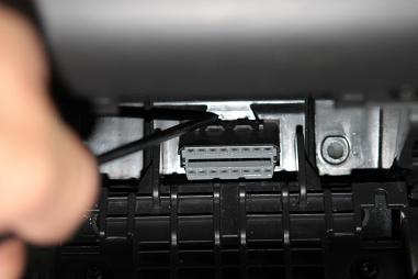 Návod na instalaci držáku jednotky MKJ v Opel Zafira B