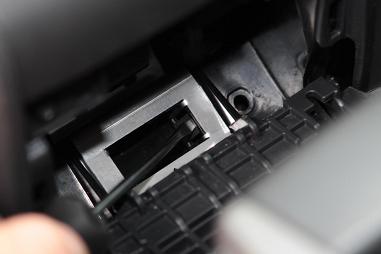 Návod na instalaci držáku jednotky MKJ v Opel Zafira B