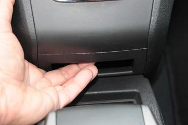 Návod na instalaci držáku jednotky MKJ v Opel Zafira B