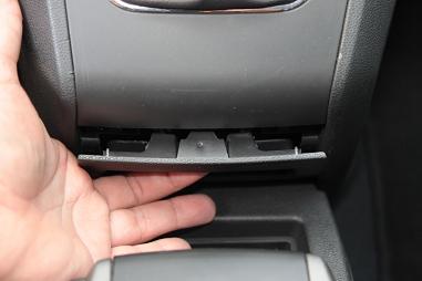 Návod na instalaci držáku jednotky MKJ v Opel Zafira B