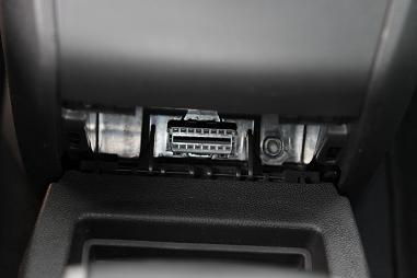 Návod na instalaci držáku jednotky MKJ v Opel Zafira B