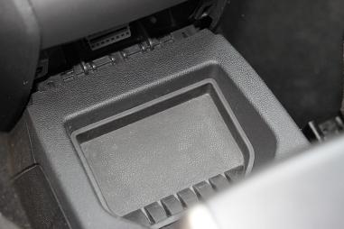 Návod na instalaci držáku jednotky MKJ v Opel Zafira B