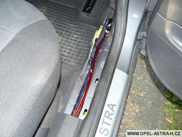 Natažení kabeláže skrz auto