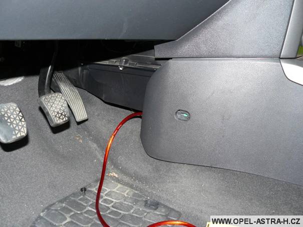 Natažení kabeláže skrz auto
