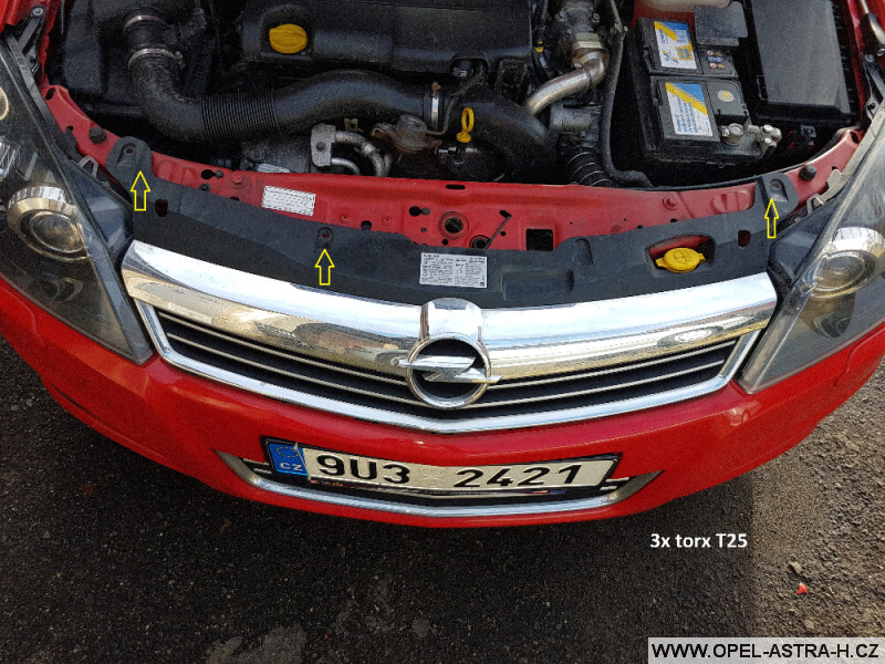 Výměna xenonové výbojky Opel Astra H 01