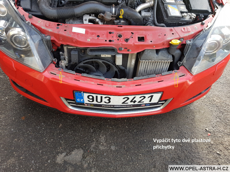 Výměna xenonové výbojky Opel Astra H 04