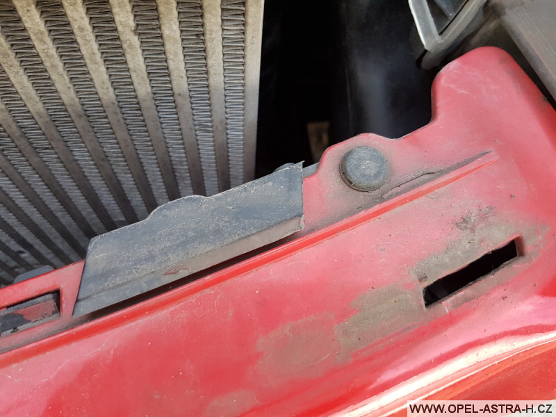 Výměna xenonové výbojky Opel Astra H 06
