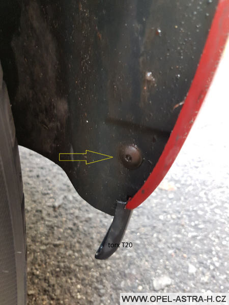 Výměna xenonové výbojky Opel Astra H 08