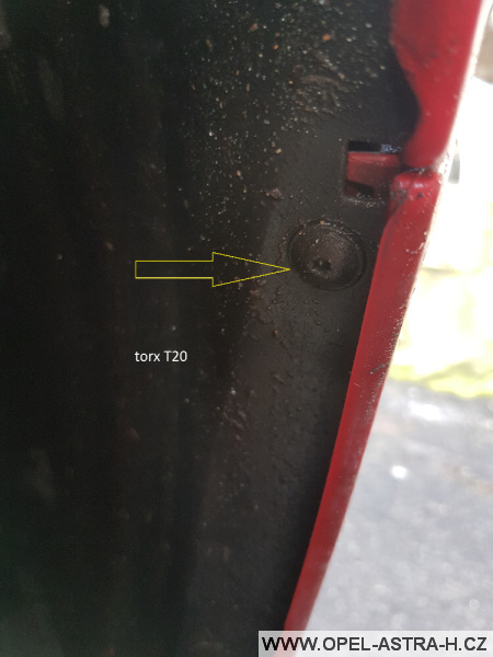 Výměna xenonové výbojky Opel Astra H 09