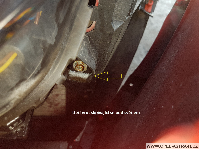 Výměna xenonové výbojky Opel Astra H 16