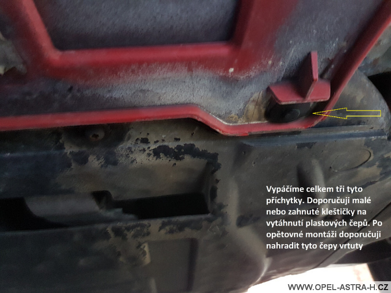 Výměna xenonové výbojky Opel Astra H 18