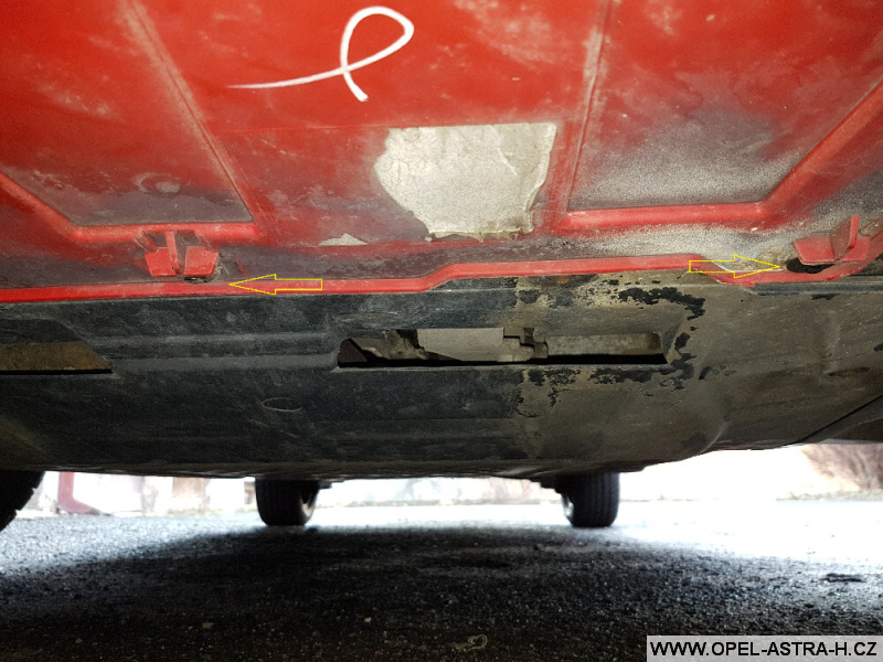 Výměna xenonové výbojky Opel Astra H 19