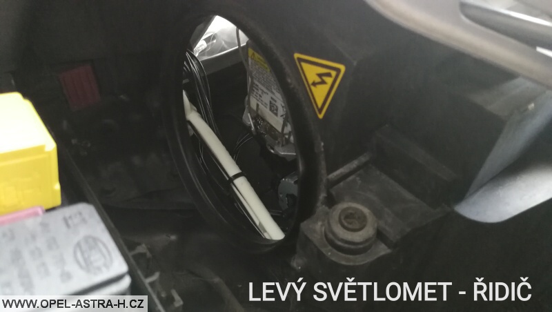 Levý světlomet - Opel Zafira B