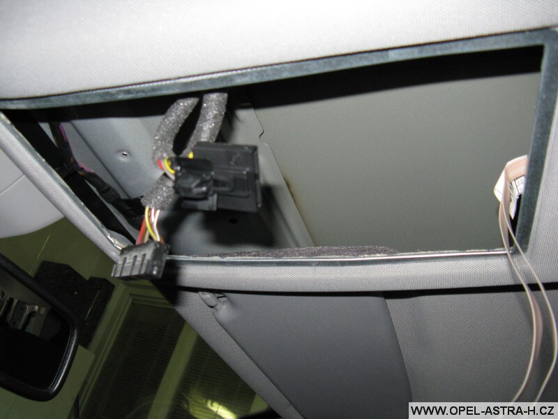 Montáž autoradia CD70 a barevného displeje CID - 10