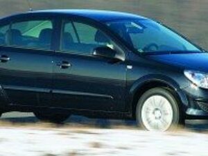 Opel Astra H sedan se povedl po všech směrech